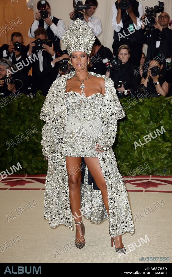 May 7, 2018 - New York, New York, United States - Rihanna arriving at Heavenly Bodies: Fashion & The Catholic Imagination Costume Institute Gala at the Metropolitan Museum of Art on May 7, 2018 in New York City. 07/05/2018