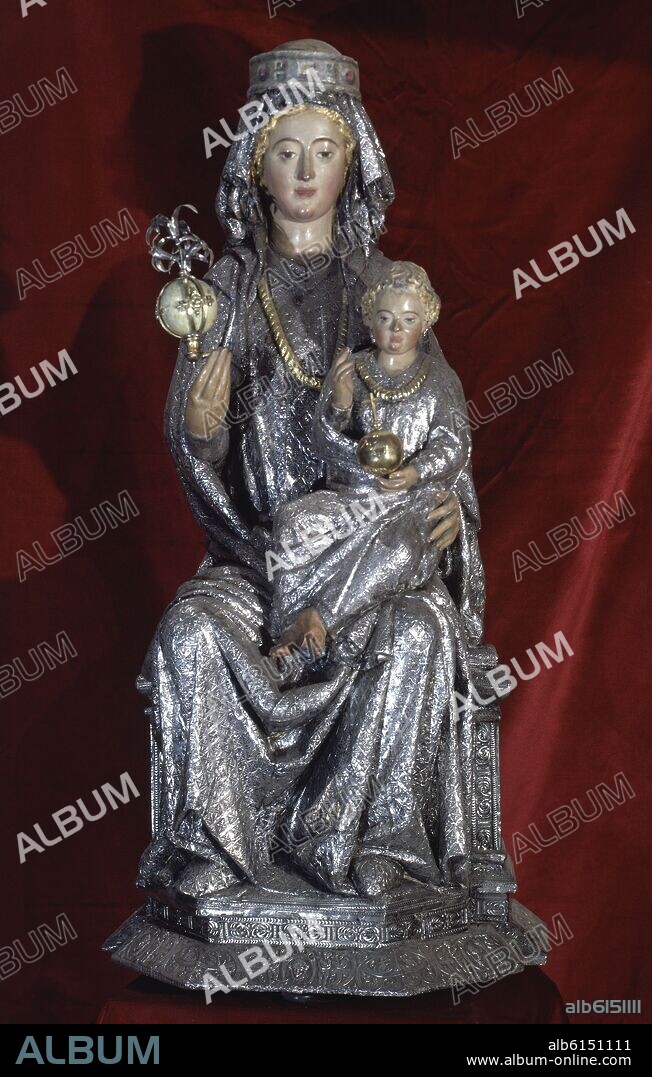 VIRGEN DE LA SEDE SITUADA EN LA HORNACINA CENTRAL DEL RETABLO DE LA CAPILLA MAYOR DE LA CATEDRAL DE SEVILLA - SIGLO XIII - REHECHA POR SANCHO MUÑOZ.