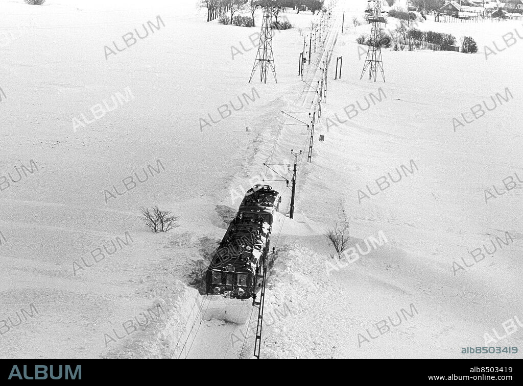 Skåne 1979-02-20. När Skåne försvann vintern 1979. Fyra lok körde fast mellan Malmö och Trelleborg under snöovädret. Foto: Torbjörn Andersson / EXP / TT / Kod: 4 . ** AFTONBLADET OUT **.