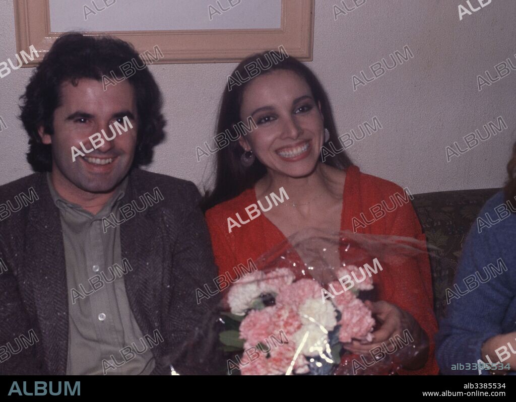 LA CANTANTE Y ACTRIZ ANA BELEN JUNTO A SU MARIDO EL TAMBIEN CANTANTE VICTOR MANUEL.