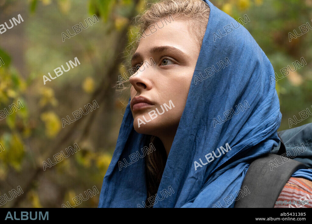 CHLOE GRACE MORETZ in MOTHER / ANDROID, 2021, directed by MATTSON TOMLIN. Copyright 6th & Idaho Productions.