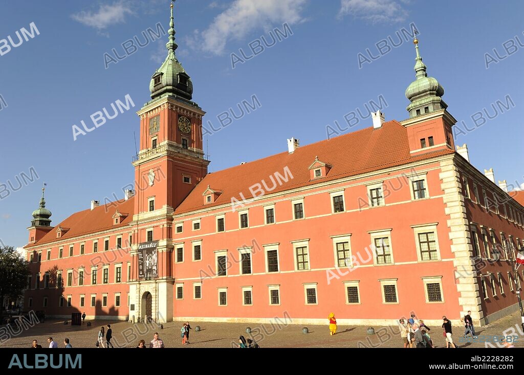 Poland. Warsaw. Royal Castle (Zamek Krolewski), rebuilt in the 20th century after its destruction during World War II. Exterior.