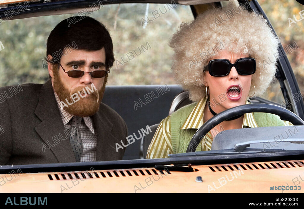 JIM CARREY and TEA LEONI in FUN WITH DICK AND JANE, 2005, directed by DEAN PARISOT. Copyright COLUMBIA PICTURES / NELSON, RALPH.