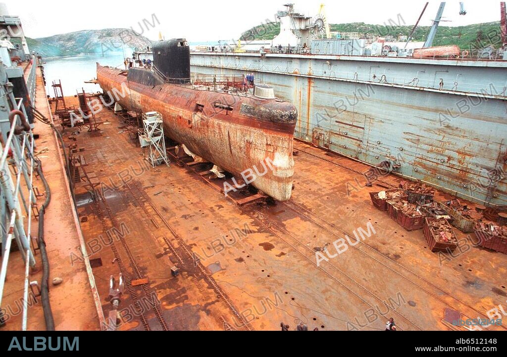 Militär / Rußland.-Trockendock für Verschrottung ausgedienter U-Boote in Sewerodwinsk (Oblast Archangelsk, Russland).-Foto, 2003 (Wladimir Pawlenko).
