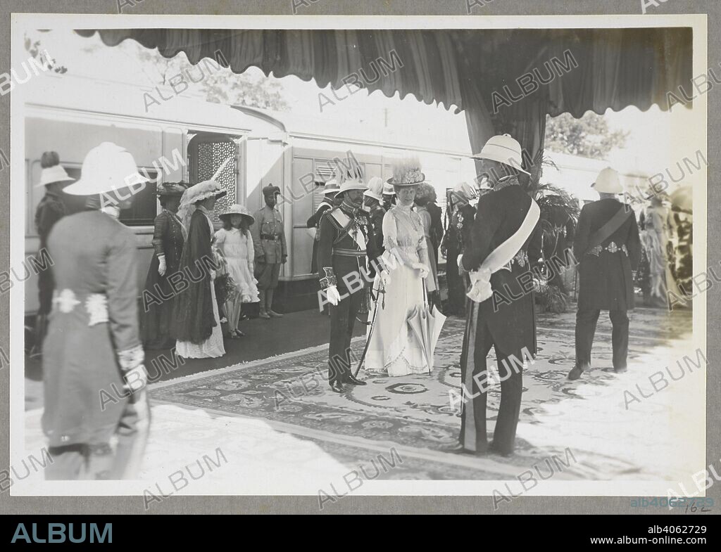 The King Emperor's Indian Durbar Tour, 1911-1912. The arrival of King George V and Queen Mary at Calcutta station . 1911-12. photograph. Source: Photo 659/(162).