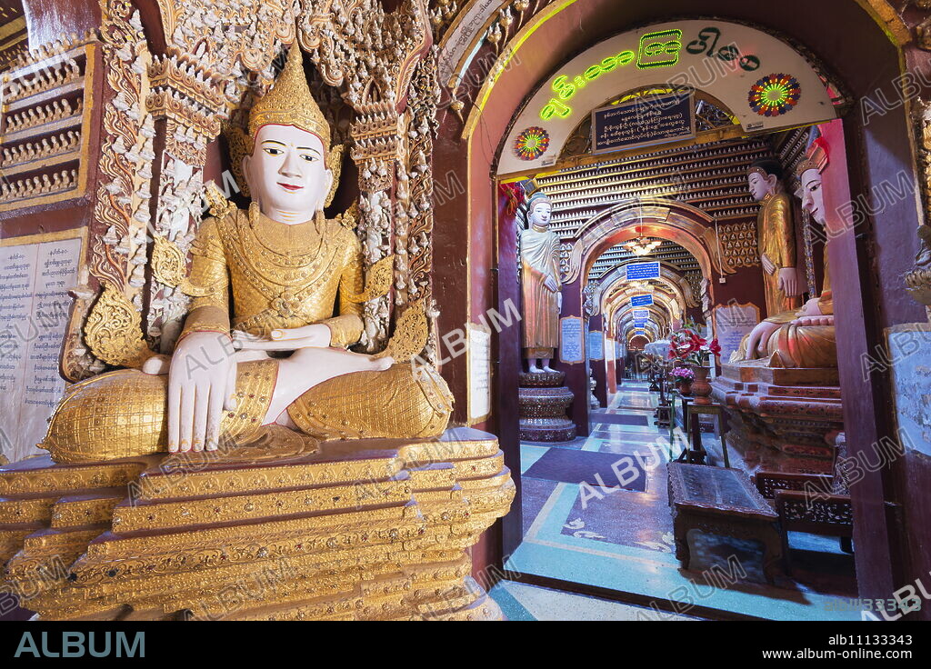 Buddha statues, Thanboddhay Paya temple, Monywa, Myanmar (Burma), Asia.