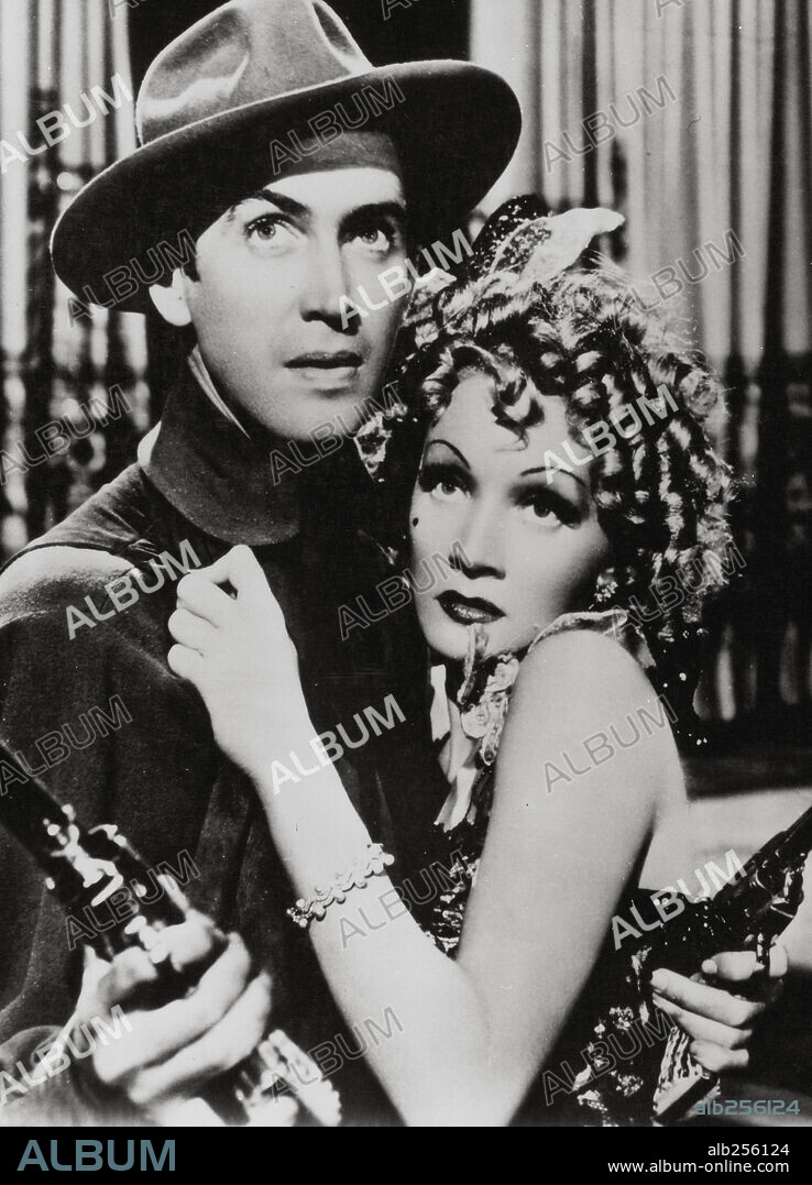 JAMES STEWART y MARLENE DIETRICH en ARIZONA, 1939 (DESTRY RIDES AGAIN), dirigida por GEORGE MARSHALL. Copyright UNIVERSAL PICTURES.
