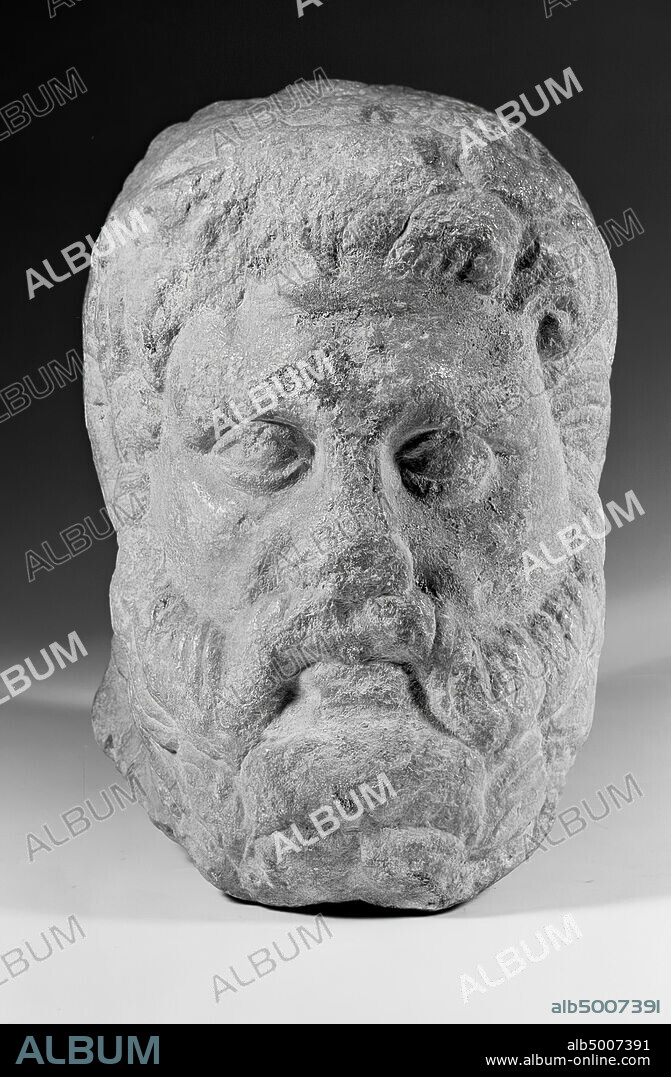 Upper part of a double herm. From the two heads the rear heads merge with a boundary line. Of the two male figures there is a young and beardless and the other parent and with beard., Herme, marble, 24 cm, imperial time 0.