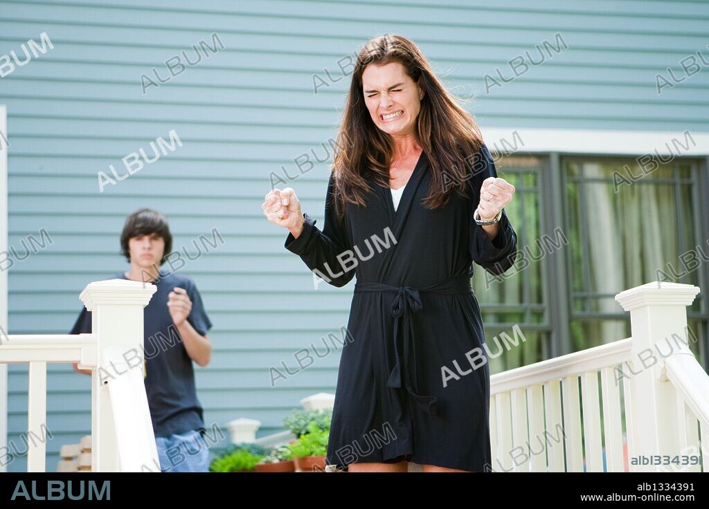 BROOKE SHIELDS and MATT PROKOP in FURRY VENGEANCE, 2010, directed by ROGER KUMBLE. Copyright PARTICIPANT MEDIA/SUMMIT ENTERTAINMENT.