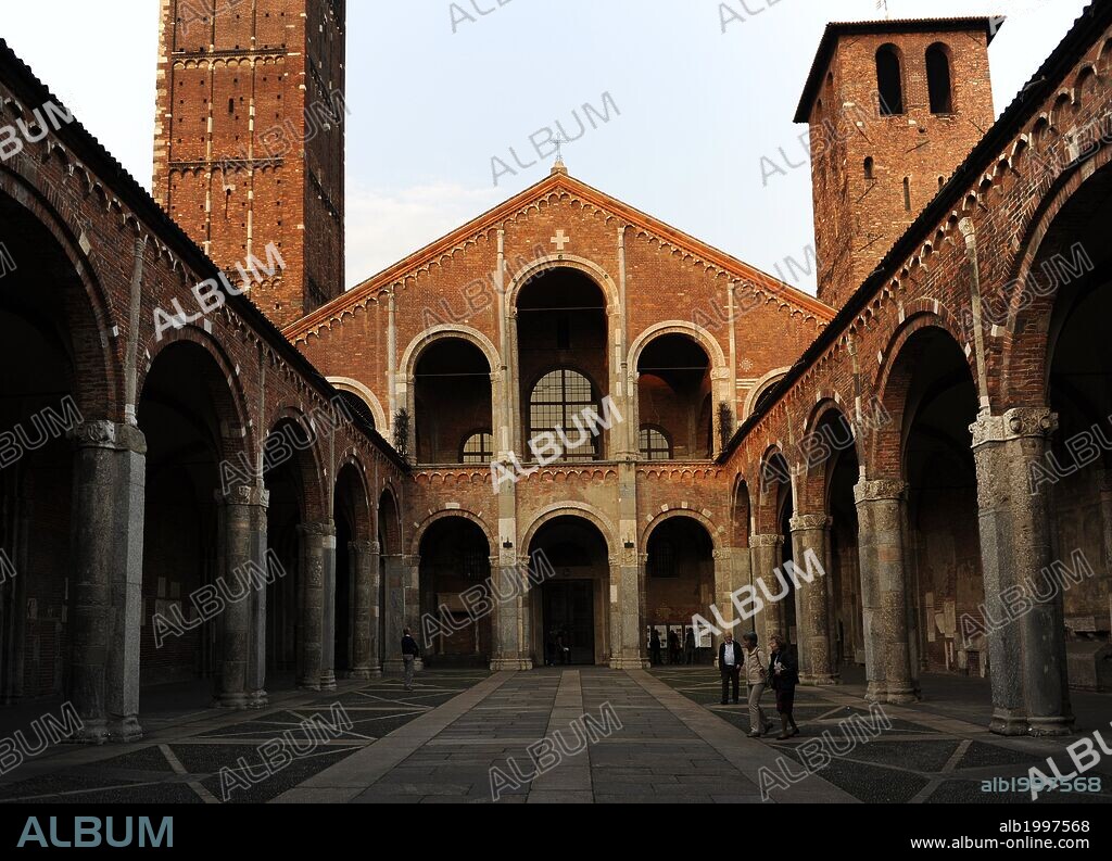 ARTE ROMANICO. ITALIA. SIGLOS X-XII. BASILICA DE SAN AMBROSIO. Construida en estilo románico lombardo sobre anteriores edificios. Vista del PORTICO. MILAN.