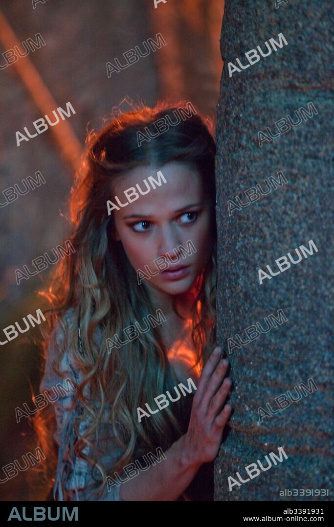 ALICIA VIKANDER in SEVENTH SON, 2014, directed by SERGIE BODROV. Copyright LEGENDARY PICTURES.