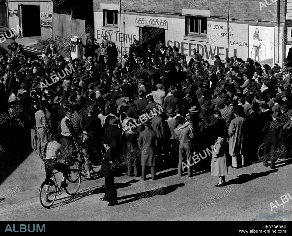 Support - Vice president of the Miners' Federation, Mr. W. Parkinson, addressing a crowd of Cessnock miners at a street corner meeting. More than 300 expressed their support for the miners' leaders. July 6, 1949.