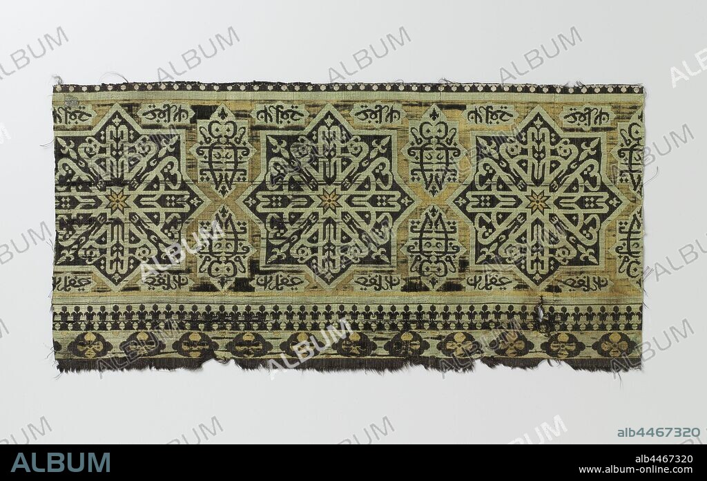 Fragment of samite with star patterns and Kufic script, Fragment of a fabric of silk with black warp threads and with black, green and yellow weft threads forming a border ornament of black, placed next to each other on yellow ground on yellow ground outlined 16 corners. Herein a star-shaped ornament of intersecting cuff characters and a yellow star as heart decoration. Along the sides of the 16 corners are small light green boxes with black characters. Edge decoration in black, green and yellow., anonymous, Persia, 1600 - 1799, silk, samite, h 57.6 cm × w 28 cm w 1.4 cm.