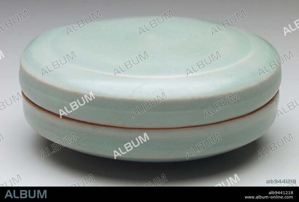 Seal Paste Box, 12th century, 1 1/2 x 3 5/16 in. (3.81 x 8.41 cm), Longquan ware Porcelaneous stoneware with celadon glaze, China, 12th century.