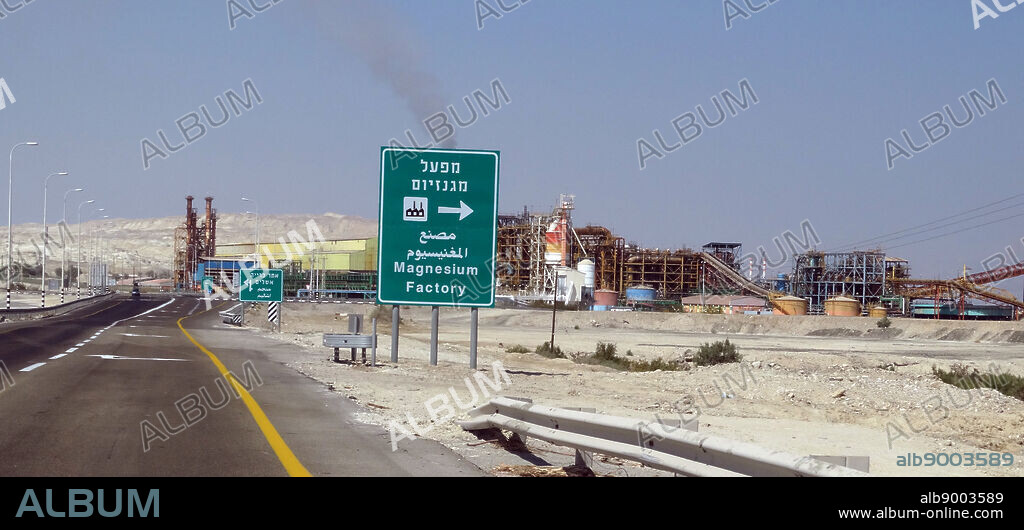 Dead Sea works in Israel are the world's fourth largest producer of potash products and also produces magnesium chloride; industrial salts; de-icers; bath salts; table salt and raw materials for the cosmetic industry.
