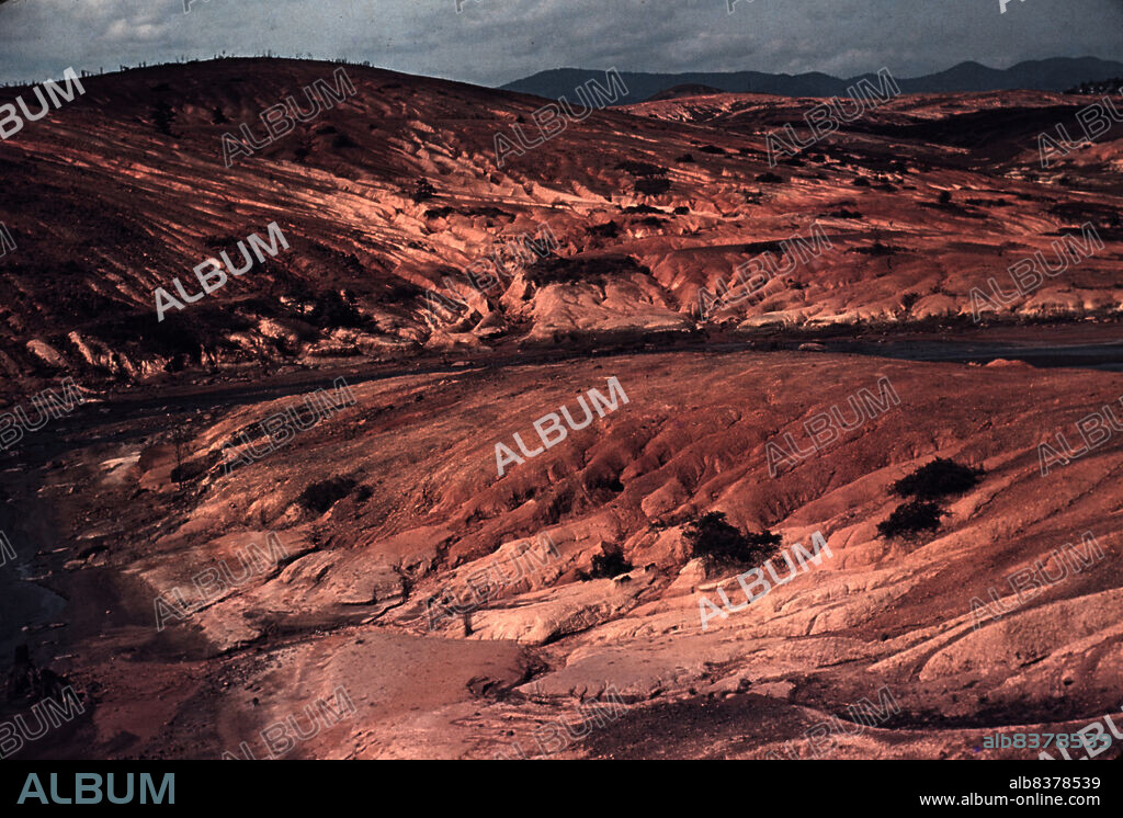 MARION POST WOLCOTT. Copper mining section between Ducktown and Copperhill, Tennessee. Fumes from smelting copper for sulfuric acid have destroyed all vegetation and eroded the land.