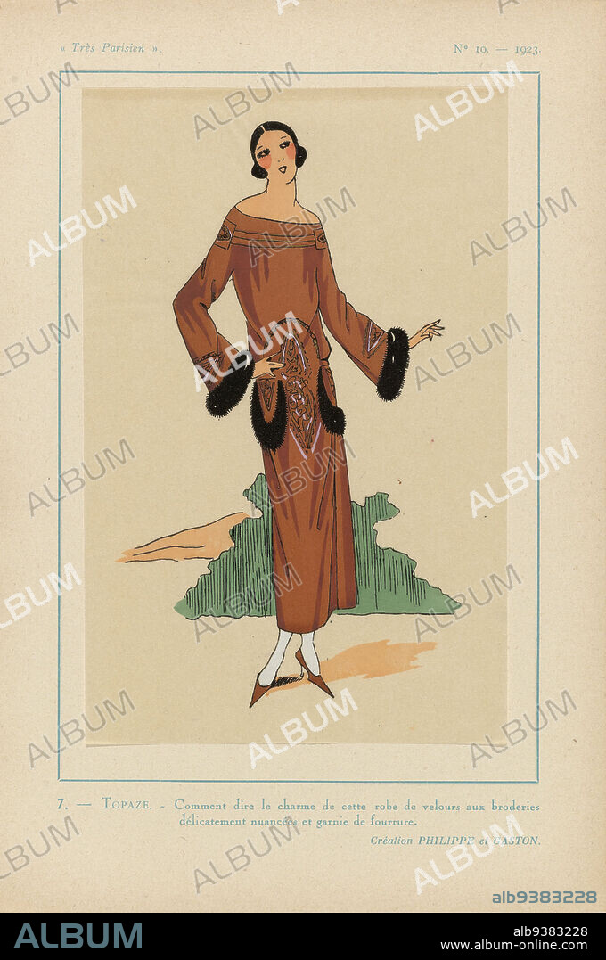 Très Parisien, 1923, No 10: 7.-TOPAZE. - Comment dire le charme..., Dress of velvet with fine embroidery and garnished with fur. Design by Philippe et Gaston. Print from the fashion magazine Très Parisien (1920-1936)., print maker: anonymous, Philippe et Gaston (mentioned on object), Paris, 1923, paper, letterpress printing, height 269 mm × width 180 mm.