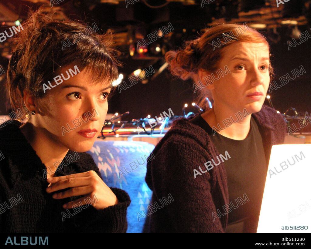 MARIA VAZQUEZ and VERONICA SANCHEZ in EL AÑO DE LA GARRAPATA, 2004, directed by JORGE COIRA. Copyright FILMANOVA/LUGOPRESS.