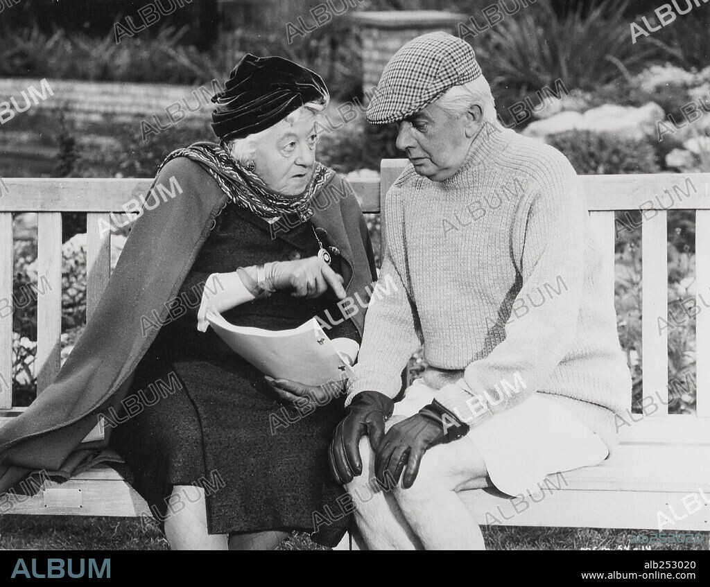 MARGARET RUTHERFORD en LA SEÑORA MCGINTY HA MUERTO, 1964 (MURDER MOST FOUL), dirigida por GEORGE POLLOCK. Copyright M.G.M.