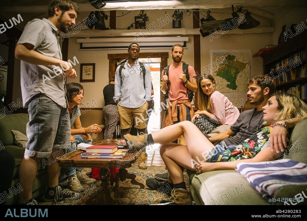ADAM QUINTERO, ADRIAN EXPOSITO, IRENE RUIZ, IRIA DEL RIO, JIMMY CASTRO, JON MIKEL CABALLERO y NADIA DE SANTIAGO en EL INCREÍBLE FINDE MENGUANTE, 2019, dirigida por JON MIKEL CABALLERO. Copyright Montreux Entertaiment / Trepamuros Producciones.