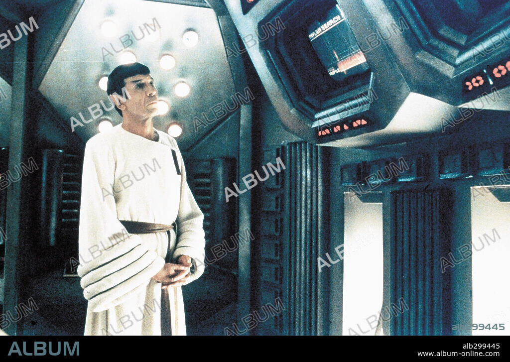 LEONARD NIMOY en STAR TREK IV: MISION SALVAR LA TIERRA, 1986 (STAR TREK IV: THE VOYAGE HOME), dirigida por LEONARD NIMOY. Copyright PARAMOUNT PICTURES.