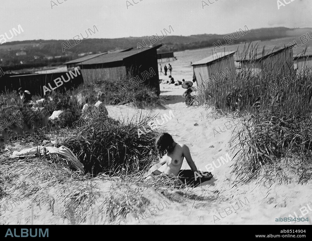 ARKIV 1931. Sandstranden med badhytter i Falsterbo.. The beach in Falsterbo.. Foto:Scanpix Historical/ Kod:1900. Scanpix Sweden.