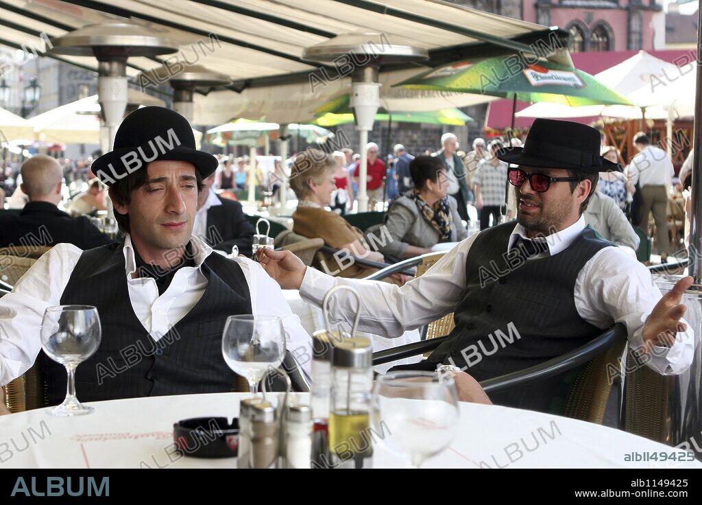 ADRIEN BRODY and MARK RUFFALO in THE BROTHERS BLOOM, 2008, directed by RIAN JOHNSON. Copyright ENDGAME ENTERTAINMENT/RAM BERGMAN PRODUCTIONS.
