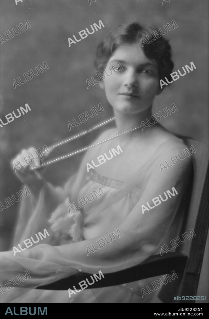 ARNOLD GENTHE. Fargo, Clara, Miss, portrait photograph, between 1911 and 1942.