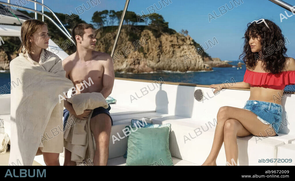 ANDREA CHAPARRO, CLARA GALLE y JULIO PEÑA en A TRAVES DEL MAR, 2023, dirigida por MARÇAL FORES. Copyright NOSTROMO PICTURES.