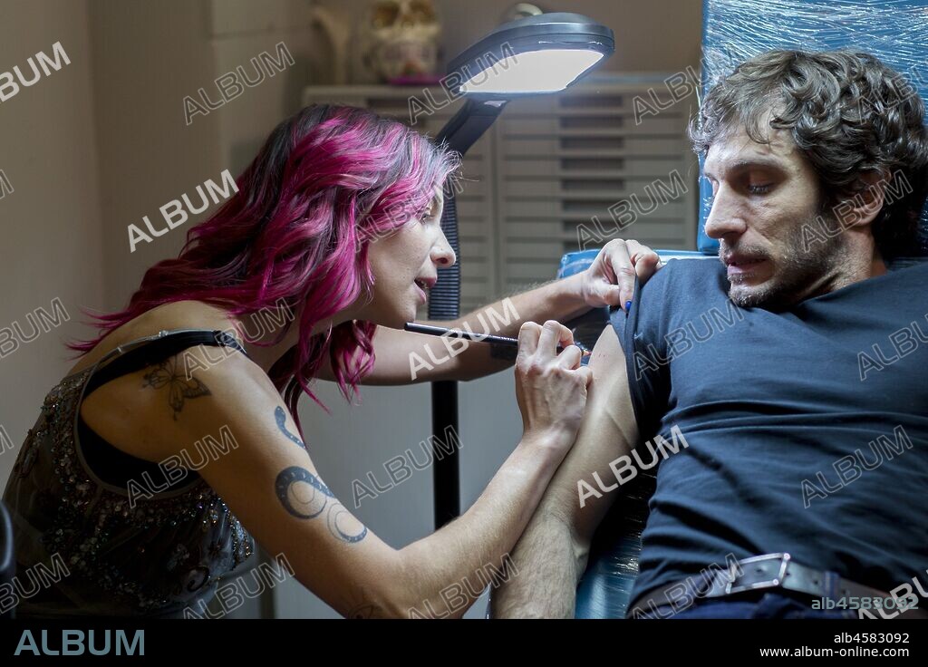 NATALIA TENA y QUIM GUTIERREZ en TE QUIERO, IMBECIL, 2020, dirigida por LAURA MAÑA. Copyright YO HOMBRE PELICULA AIE/MINORIA ABSOLUTA/BRUTAL MEDIA/LASTOR.