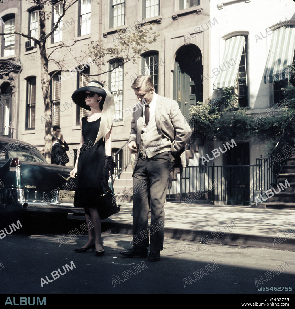 AUDREY HEPBURN y GEORGE PEPPARD en DESAYUNO CON DIAMANTES, 1961 (BREAKFAST AT TIFFANY'S), dirigida por BLAKE EDWARDS. Copyright PARAMOUNT PICTURES.