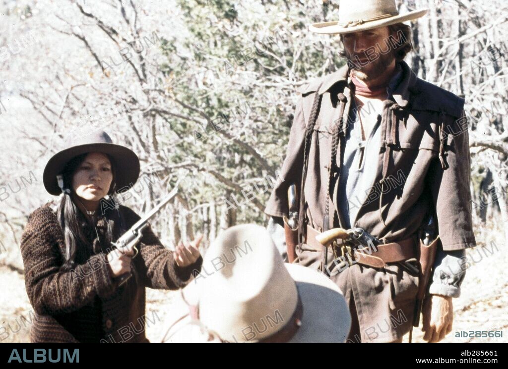 CLINT EASTWOOD en EL FUERA DE LA LEY, 1976 (THE OUTLAW JOSEY WALES), dirigida por CLINT EASTWOOD. Copyright WARNER BROTHERS.