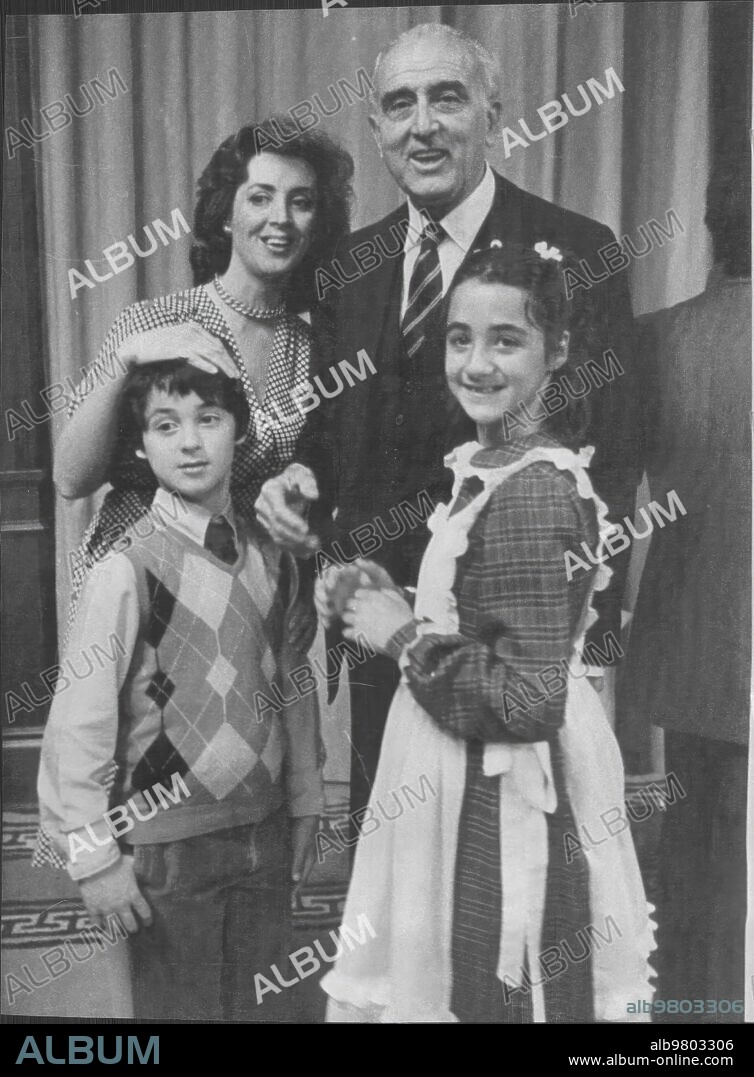 Madrid, 4/27/1983.- The Deputy Ombudsman, Margarita Retuerto and Álvaro Gíl Robles, were sworn in. In the photo, of the Ombudsman, Joaquín Ruiz Giménez and Margarita Retuerto, accompanied by two of their children.