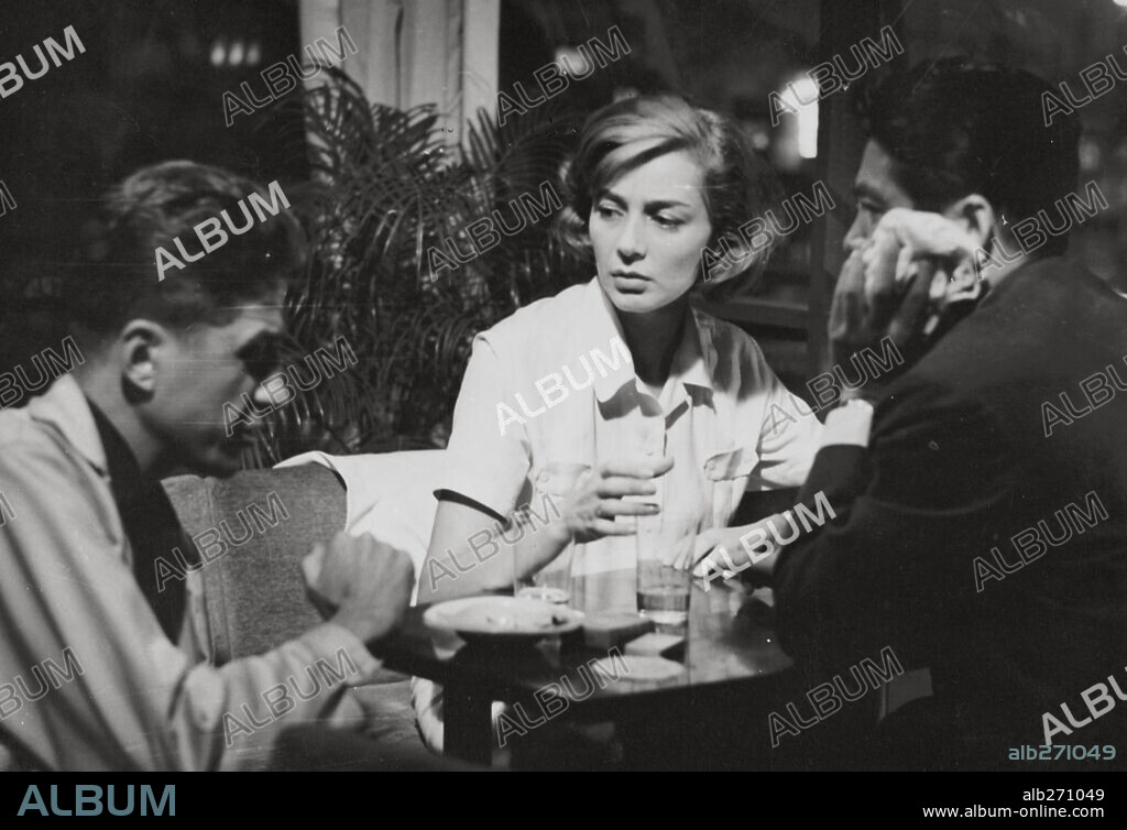 ALAIN RESNAIS, EIJI OKADA y EMMANUELLE RIVA en HIROSHIMA MON AMOUR, 1959, dirigida por ALAIN RESNAIS. Copyright ARGOS/COMO/PATHE OVERSEAS/DAIEI MOTION P.