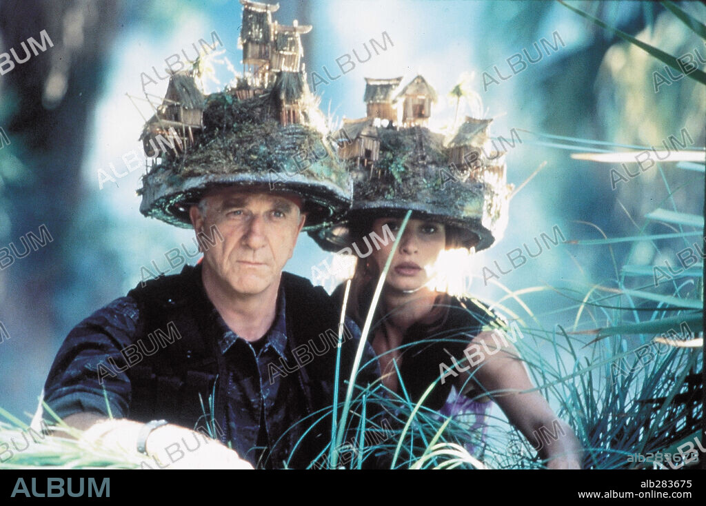 LESLIE NIELSEN en ESPÍA COMO PUEDAS, 1996 (SPY HARD), dirigida por RICK FRIEDBERG. Copyright HOLLYWOOD PICTURES.