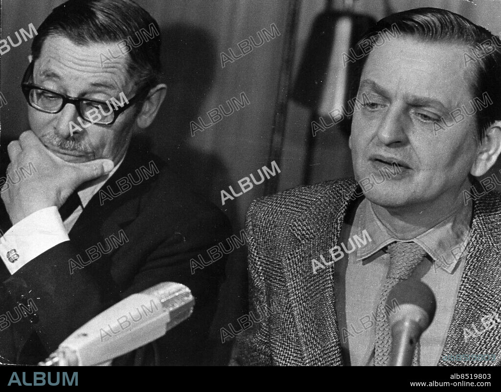 STOCKHOLM 1975-04-25. Justitieminister Lennart Geijer (S) och statsminister Olof Palme (S) . Foto: Stig A Nilsson / DN / TT / Kod: 43. ** SvD OUT **.