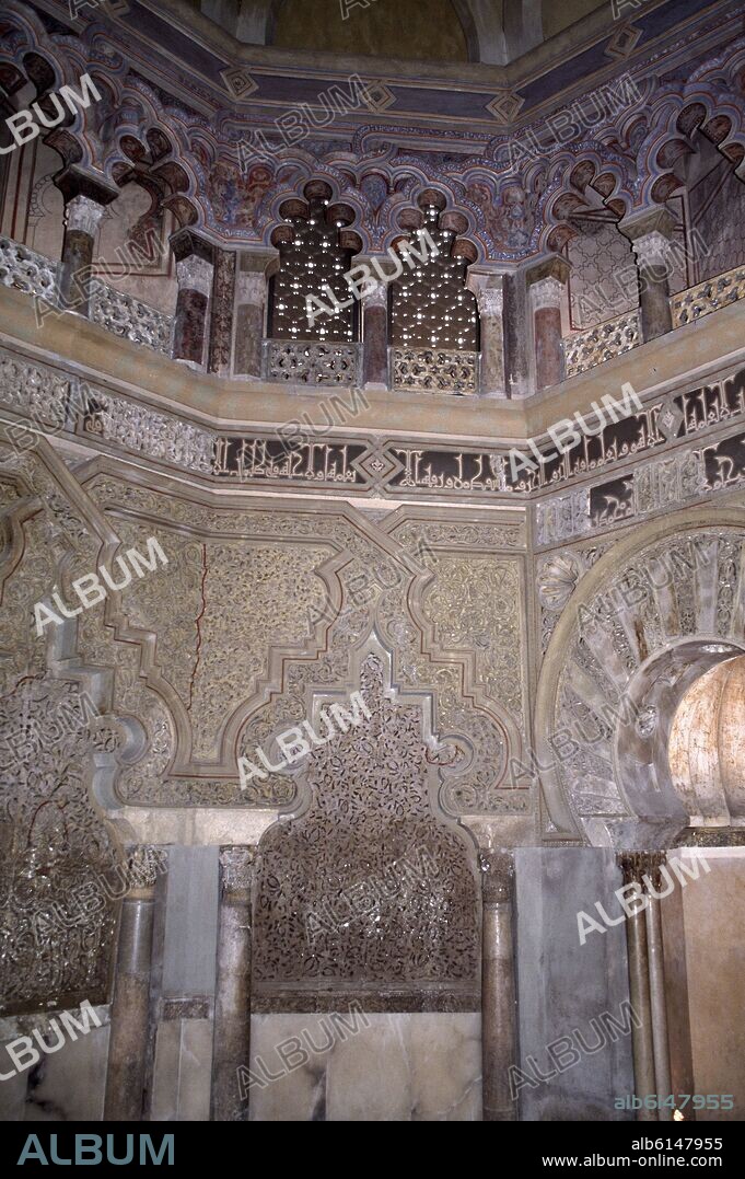 ORATORIO - DECORACION DE ATAURIQUES - ARCOS MIXTILINEOS Y DE HERRADURA - SIGLO XI.