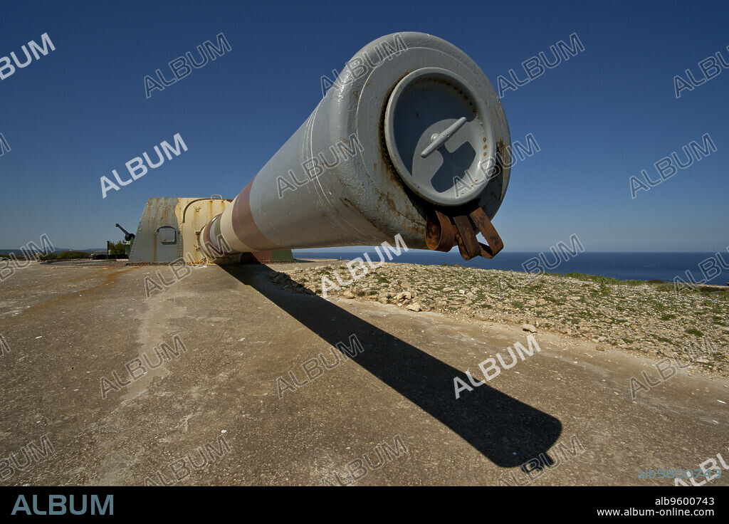 Bateria Vickers de 381mm.Fortaleza de Isabel II, siglo XIX.Puerto de Mahon.La Mola.Menorca.Islas Baleares. Spain.