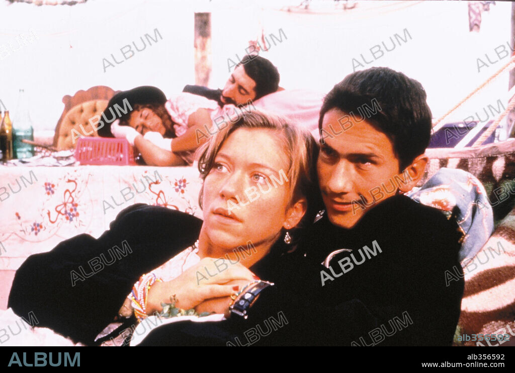 BLACK CAT, WHITE CAT, 1998 (CRNA MACKA, BELI MACOR), directed by EMIR KUSTURICA. Copyright OCTOBER FILMS.