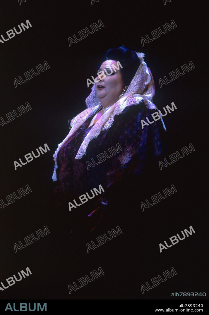 TAMAYO JOSE. MONTSERRAT CABALLE CANTANDO EN LA ZARZUELA LA DOLORES - S XX.