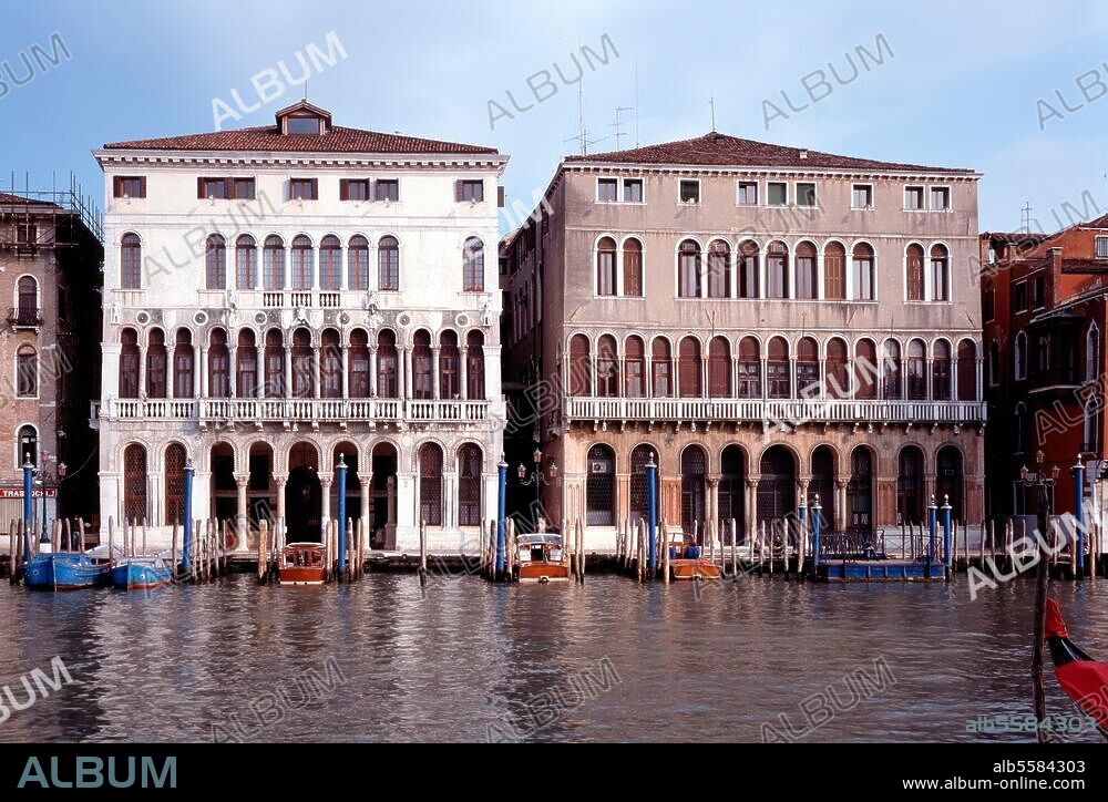 Venedig - Venezia (Veneto, Italien), Palazzo Loredan am Canal Grande. (13. Jh). Palazzo Loredan (links) mit Palazzo Farsetti (12. Jh.). Foto, 1995 (L.Hammel / A. van der Voort).