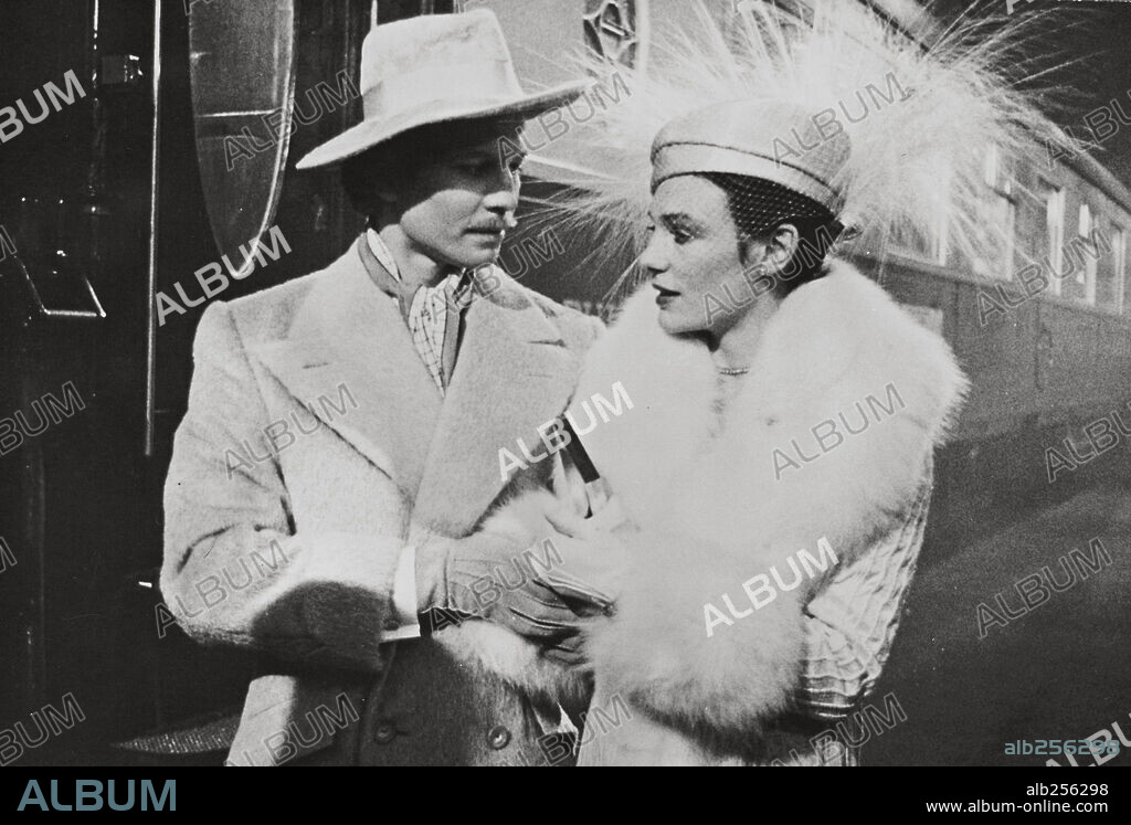 JACQUELINE BISSET und MICHAEL YORK in MURDER ON THE ORIENT EXPRESS, 1974, unter der Regie von SIDNEY LUMET. Copyright UNITED ARTISTS.