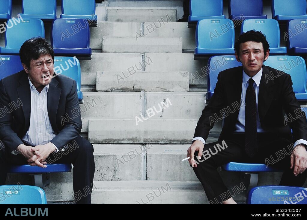 CHOI MIN-SIK y JEONG-MIN HWANG en NEW WORLD, 2013 (SIN-SE-GAE), dirigida por PARK HOON-JUNG. Copyright SANAI PICTURES.