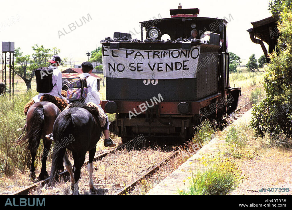 EL ÚLTIMO TREN, 2002, dirigida por DIEGO ARSUAGA. Copyright PATAGONIK FILM GROUP/TELEFE/RAMBLA PROD/TORNASOL /TAXI FILMS.
