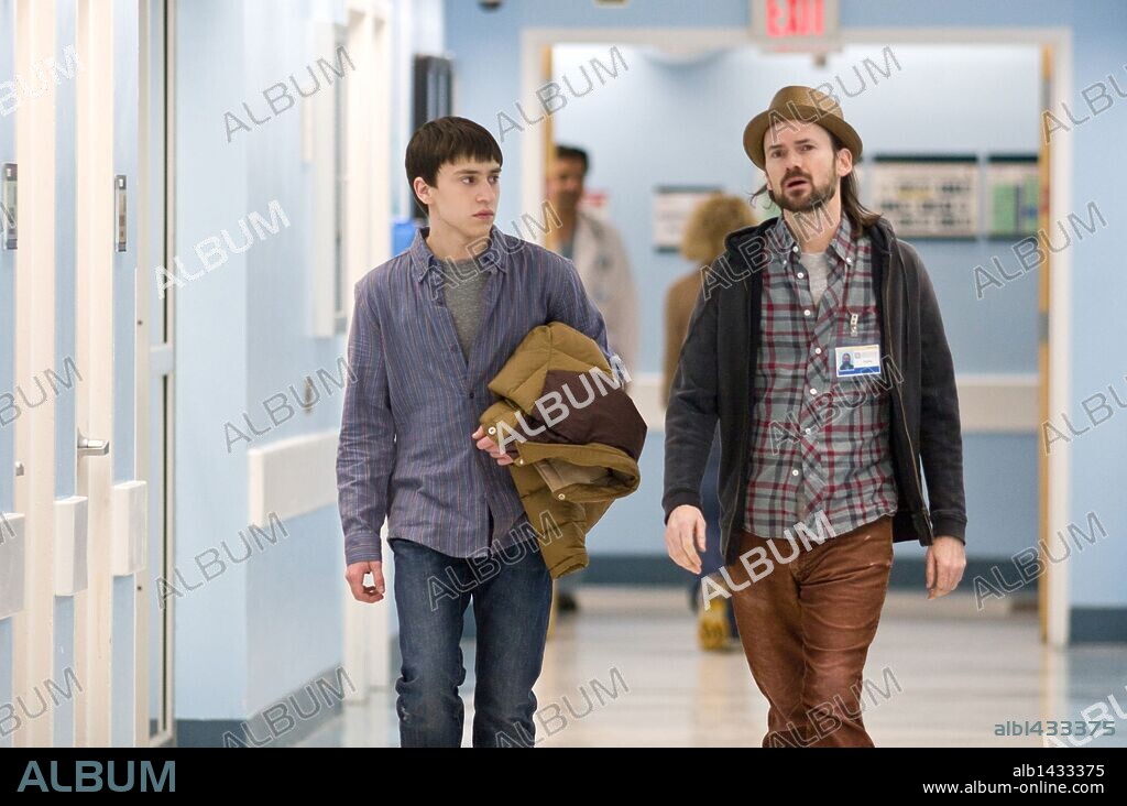 JEREMY DAVIES und KEIR GILCHRIST in IT'S KIND OF A FUNNY STORY, 2010, unter der Regie von ANNA BODEN und RYAN FLECK. Copyright FOCUS FEATURES.
