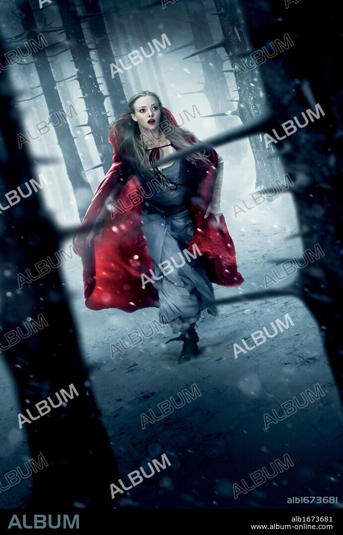 AMANDA SEYFRIED en CAPERUCITA ROJA, 2011 (RED RIDING HOOD), dirigida por CATHERINE HARDWICKE. Copyright WARNER BROS. PICTURES.