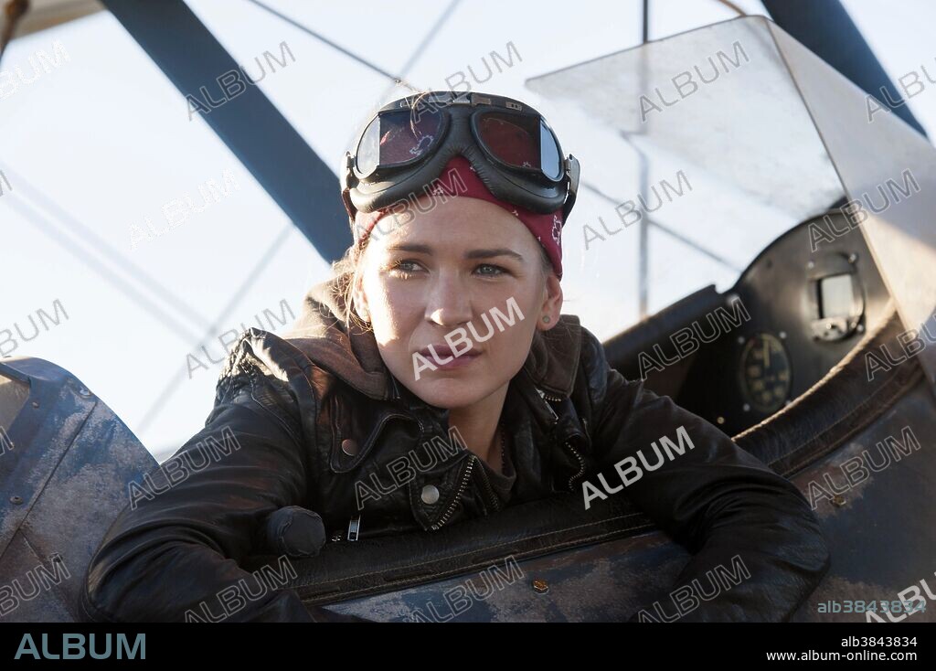 BRITT ROBERTSON en UN ESPACIO ENTRE NOSOTROS, 2017 (THE SPACE BETWEEN US), dirigida por PETER CHELSOM. Copyright LAMF/STX ENTERTAINMENT.