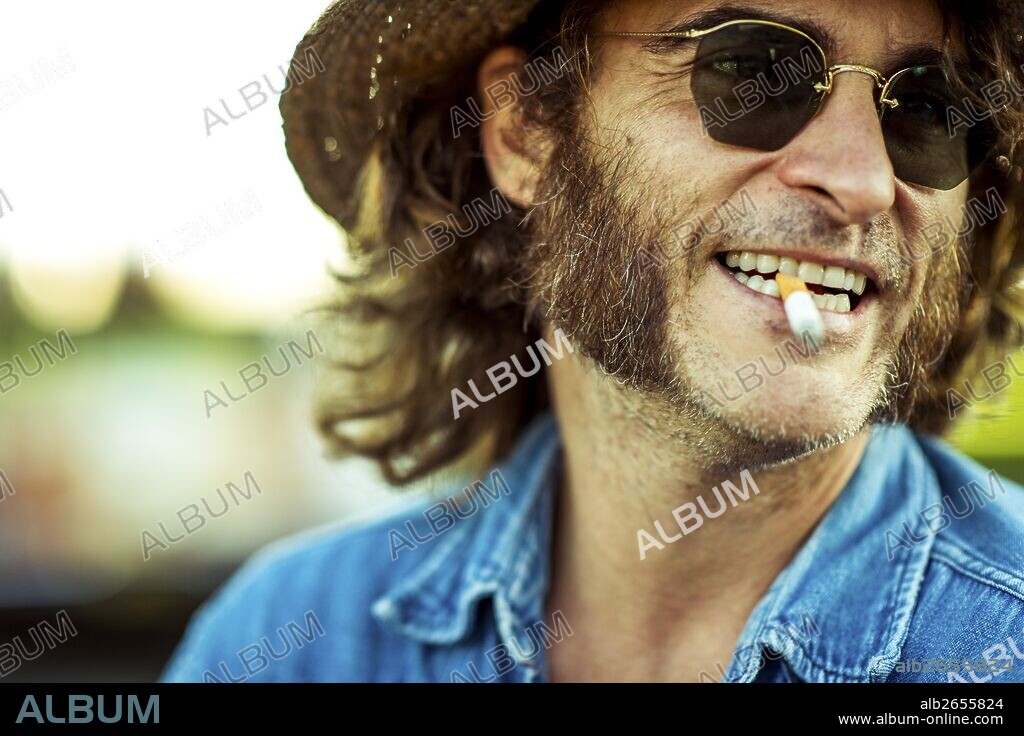 JOAQUIN PHOENIX in INHERENT VICE, 2014, directed by PAUL THOMAS ANDERSON. Copyright WARNER BROS. / MULLER, MICHAEL.