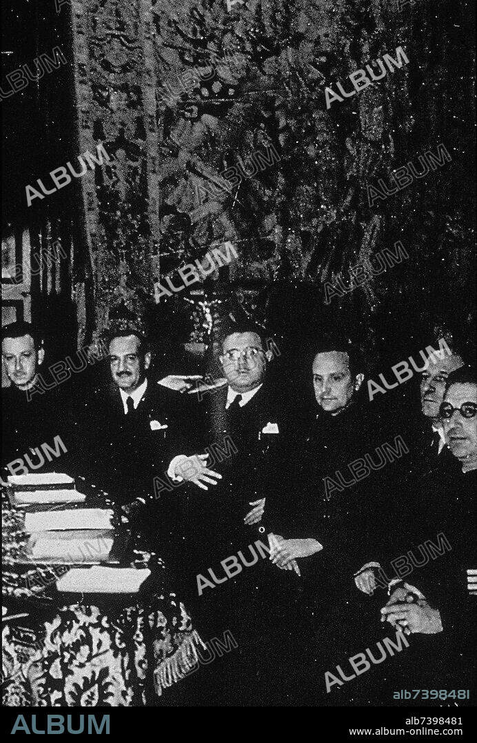 PRIMER GOBIERNO DE LA ESPAÑA NACIONAL CONSTITUIDO EN BURGOS EL 30 DE ENERO DE 1938, PRESIDIDO POR FRANCISCO FRANCO.