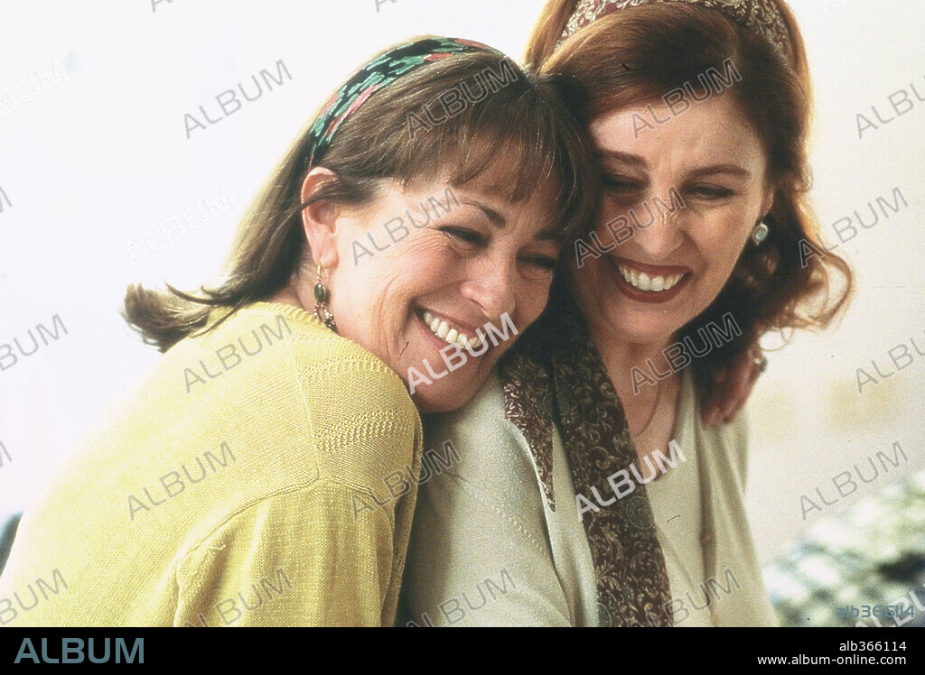 CARMEN MAURA and VERONICA FORQUE in CLARA Y ELENA, 2001, directed by MANUEL IBORRA. Copyright ANOLA FILMS/ENSUEÑO FILMS/VIA INTERACTIVA.